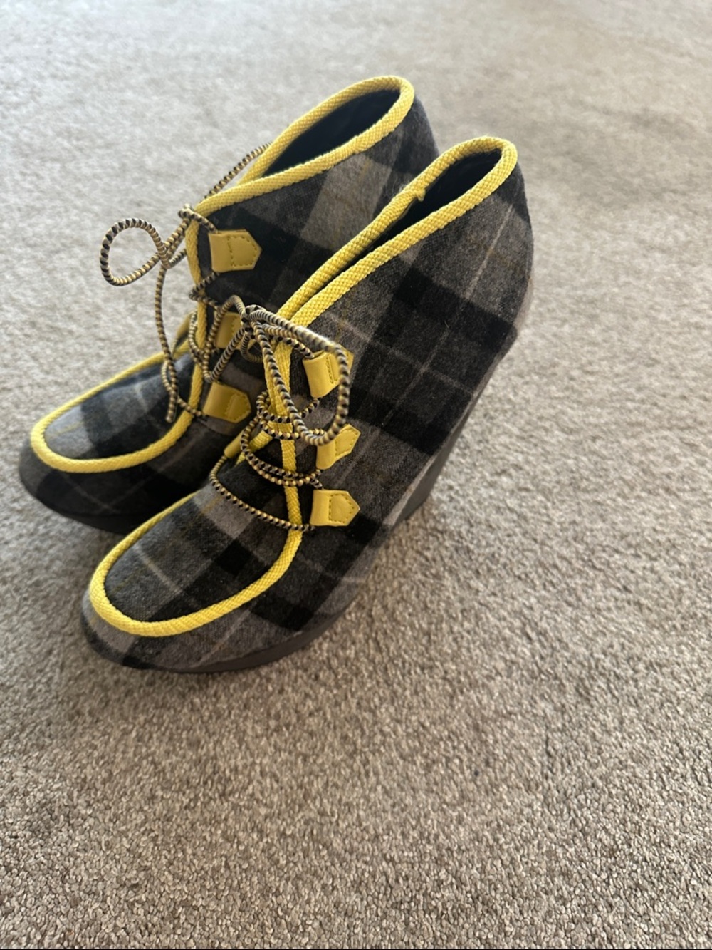 RACHEL Rachel Roy Gray Plaid Wedge Ankle Boots with Yellow Trim size 8